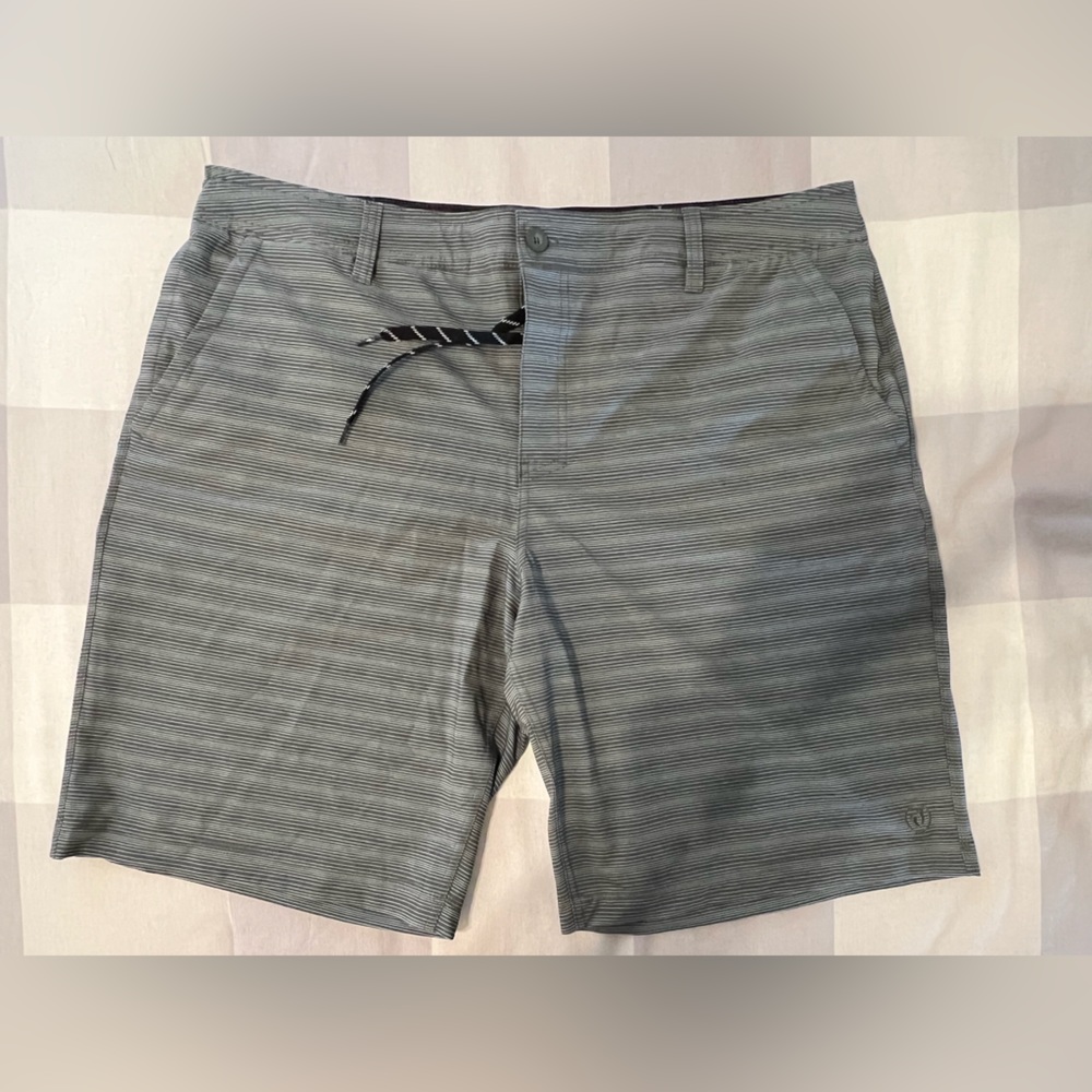 Men's Hang Ten golf shorts